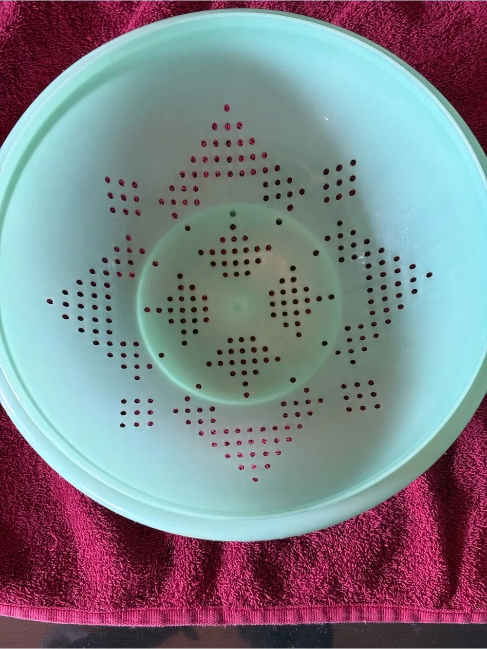 Tupperware Light Mint-Colored Colander with Red Drain Holes
